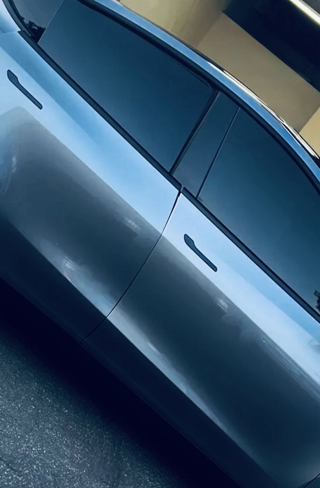 Dark window tint close-up